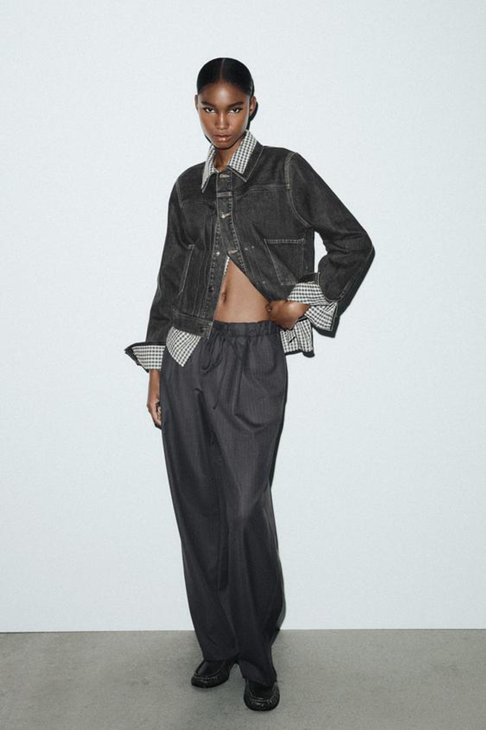 ZARA БРЮКИ С ЗАЩИПАМИ, МОРСКОЙ СИНИЙ