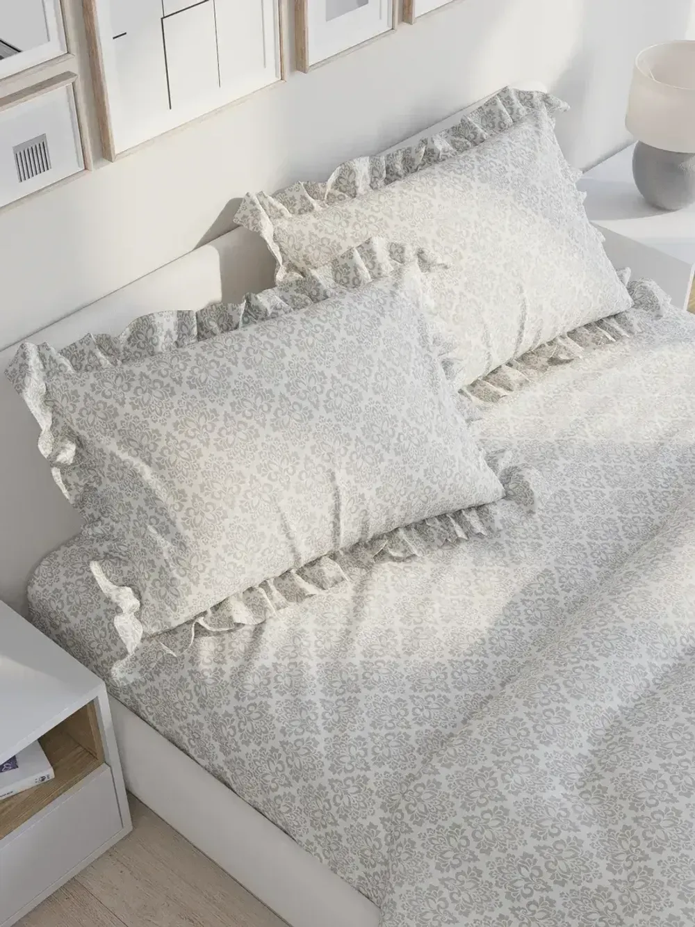 Декоративная наволочка с рюшами, оборками "Классика" 50х70 см, 1 шт, без молнии