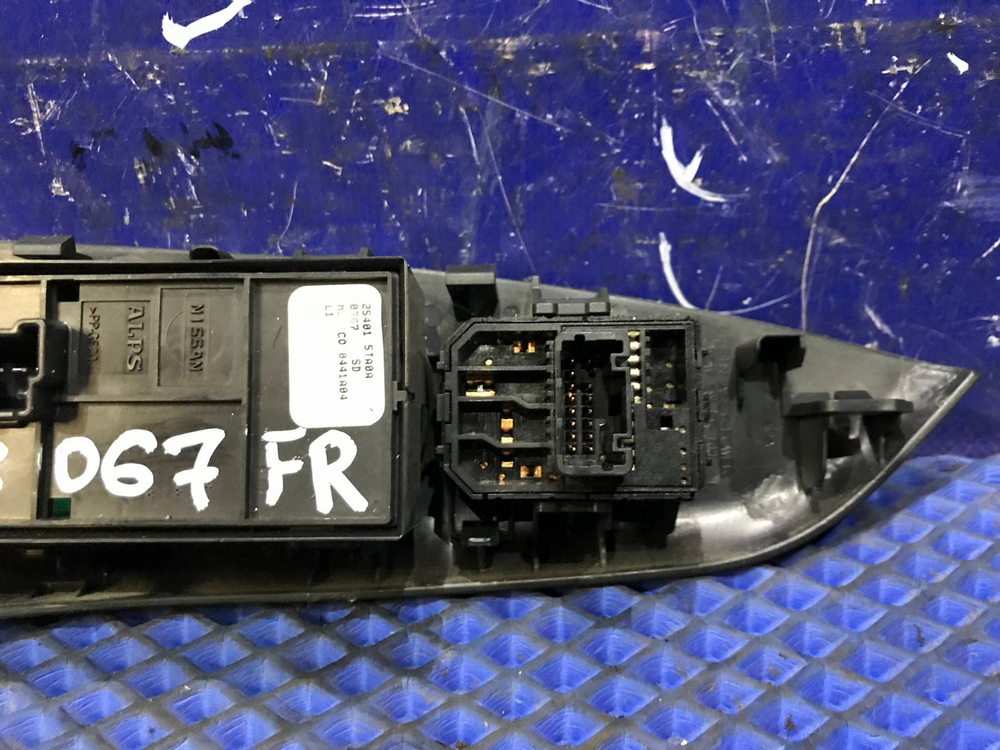 Блок управления стеклоподъемниками NISSAN SERENA 2016-2022