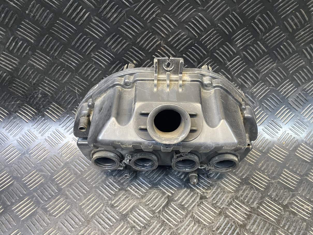 Корпус воздушного фильтра Suzuki GSR400 (GK7DA)