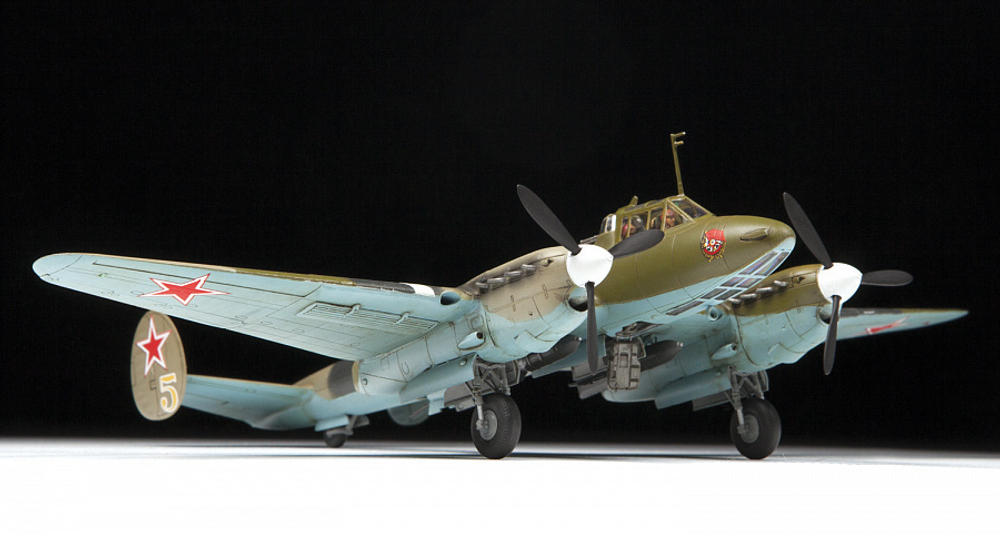 Советский пикирующий бомбардировщик Пе-2