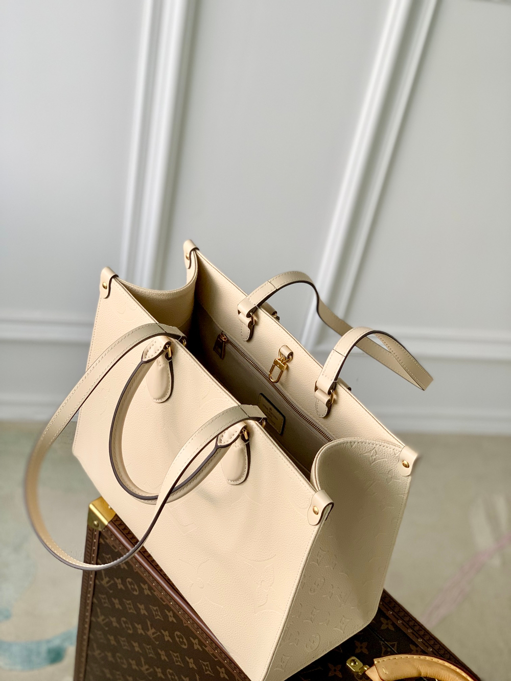 Louis Vuitton OnTheGo MM