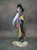 Статуэтка. Фарфор. Мушкетёр. Capodimonte. Италия