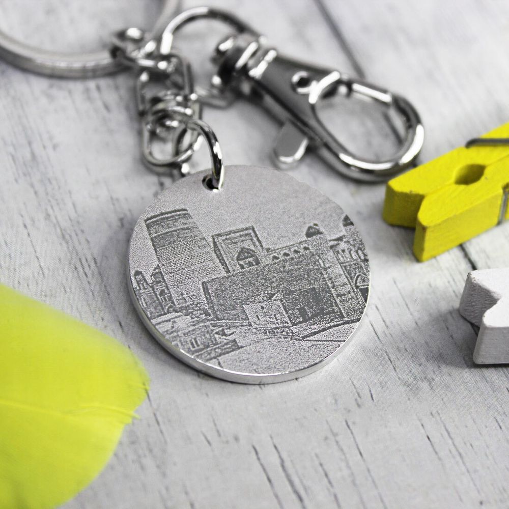 Серебряный круглый брелок с гравировкой фотографии на заказ