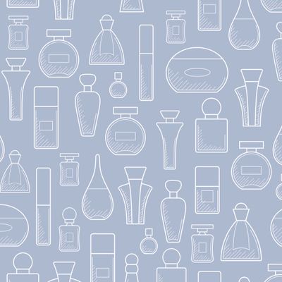 Парфюмерия на бледно-синем фоне