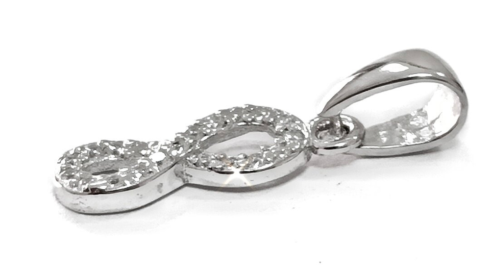 Ювелирная подвеска из серебра с фианитами