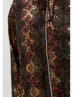 Ветровка с капюшоном