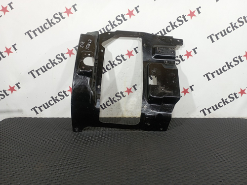 Кронштейн фары правой