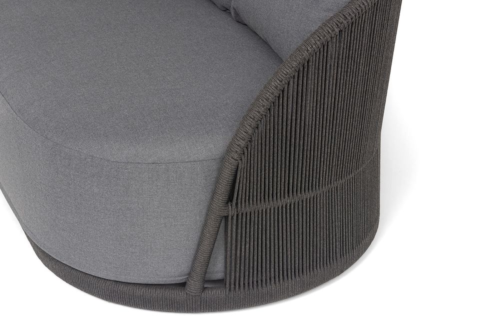 "Монтелла" диван 3-местный плетеный из роупа, каркас алюминий темно-серый (RAL7024) муар, роуп темно-серый круглый, ткань темно-серая 027