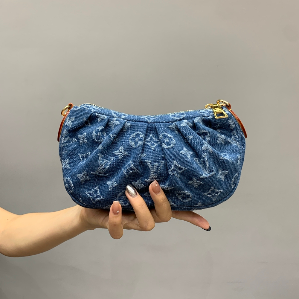 Louis Vuitton Pochette Valley
