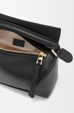 Loewe Мини-сумка Puzzle Edge из мягкой зернистой телячьей кожи, черный