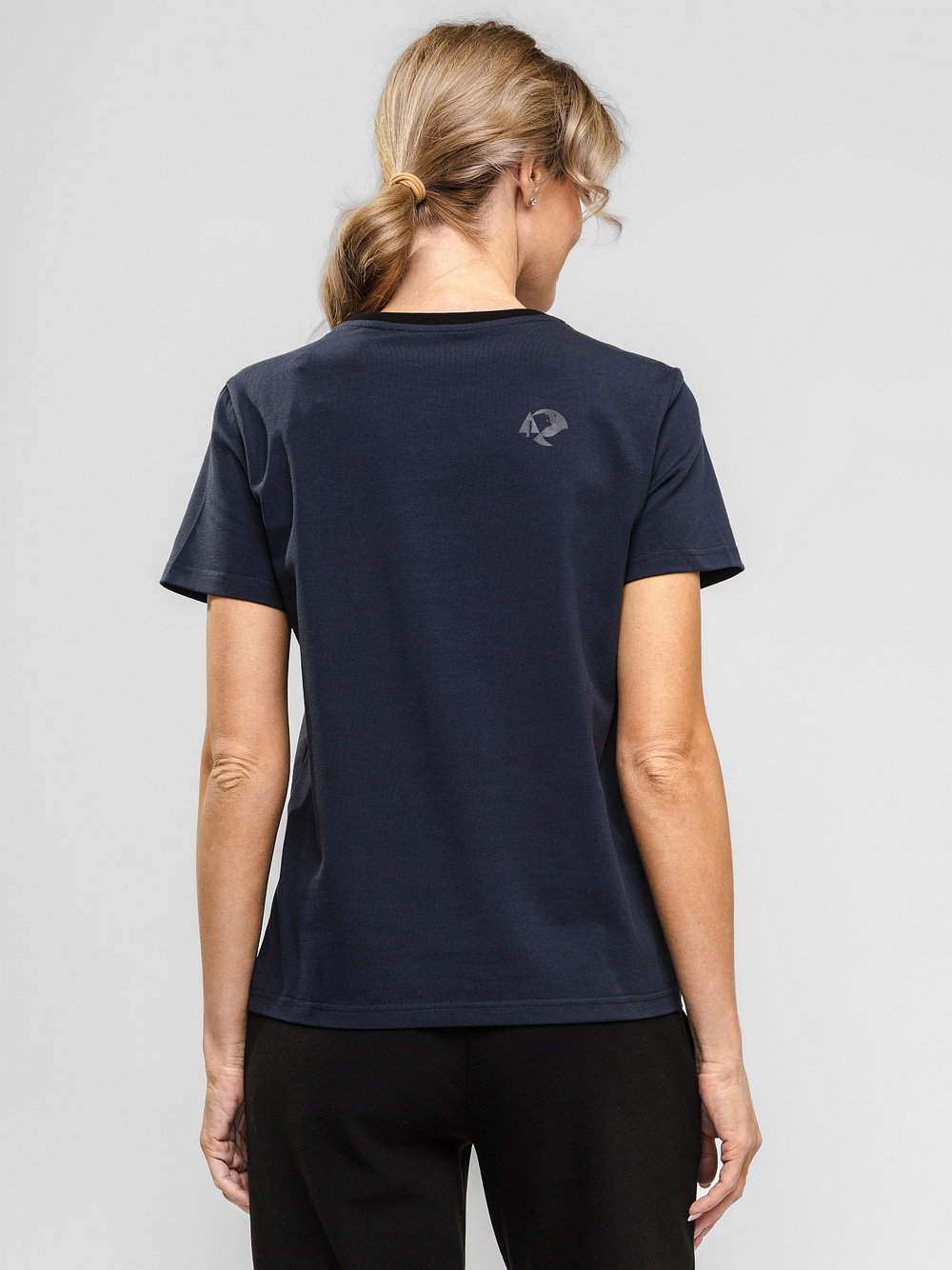 Футболка "НОХО" женская, цвет "Полярная ночь"