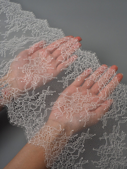 Кружево шантильи айвори неэластичное ширина 22 см длина 1.45 м