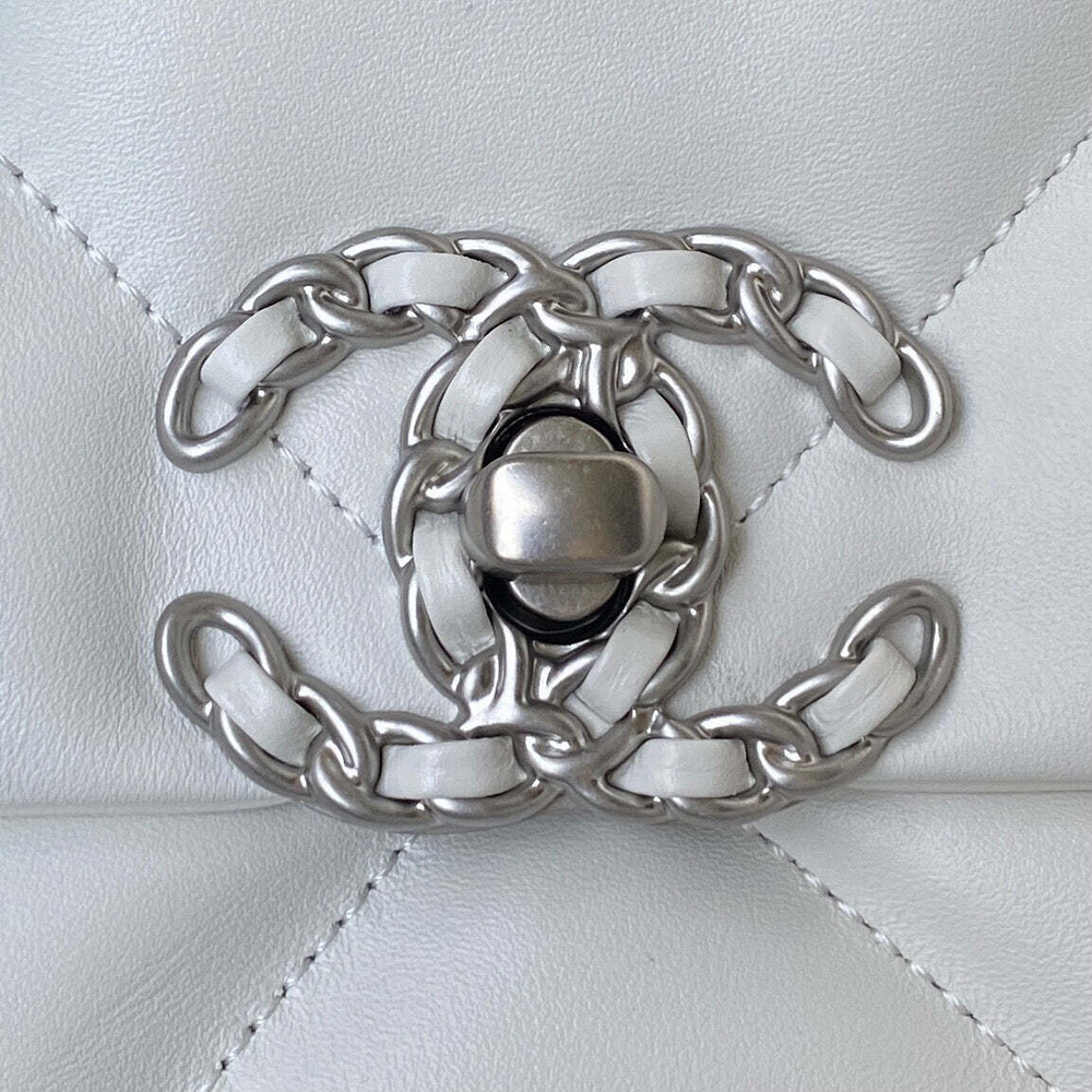 Chanel 19 26 cm