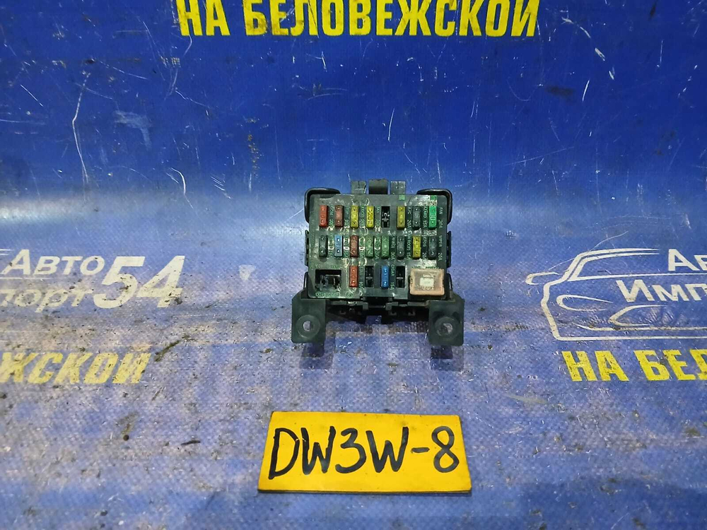 Блок предохранителей салонный MAZDA DEMIO 1998
