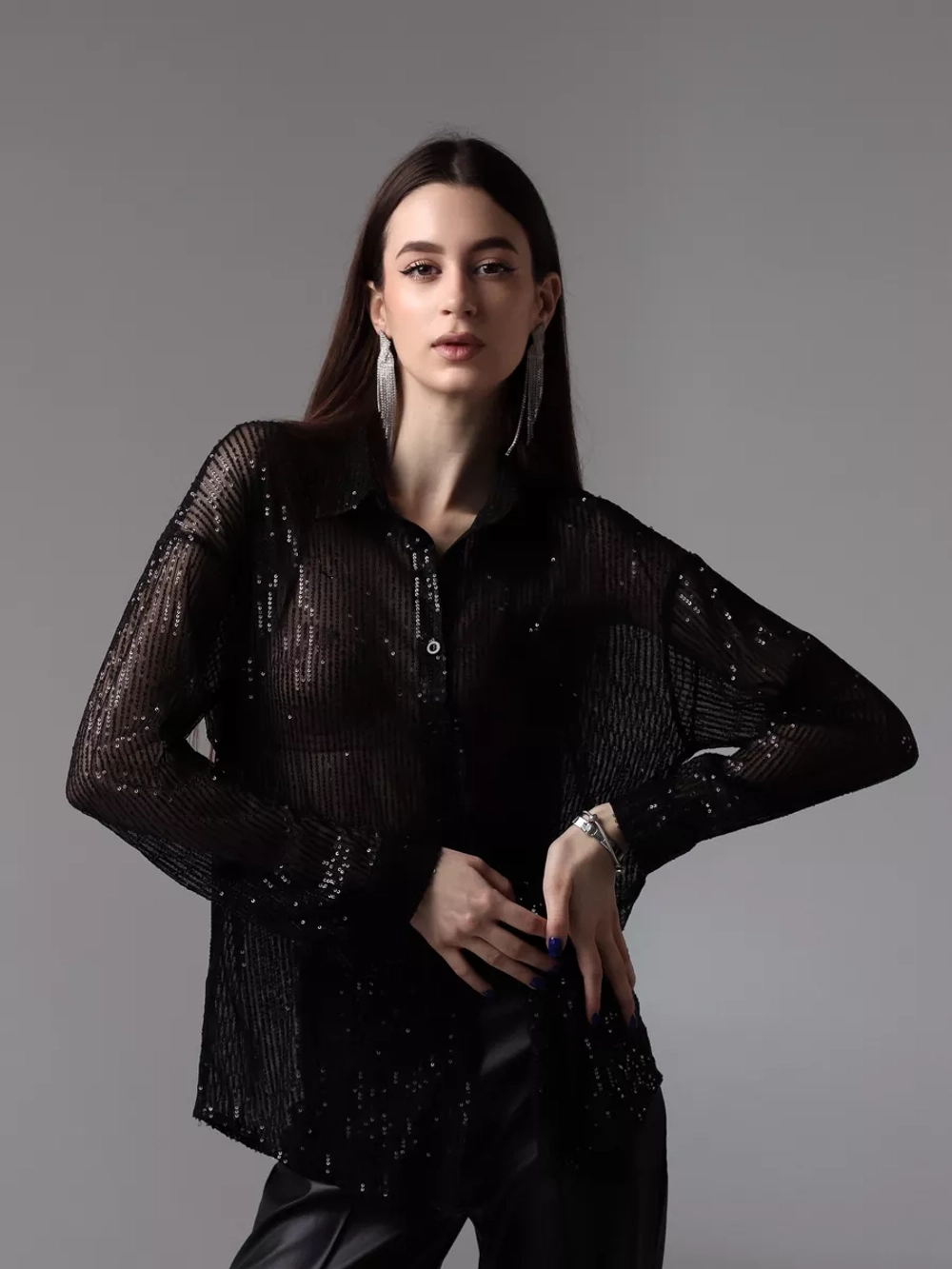 Блузка нарядная с пайетками