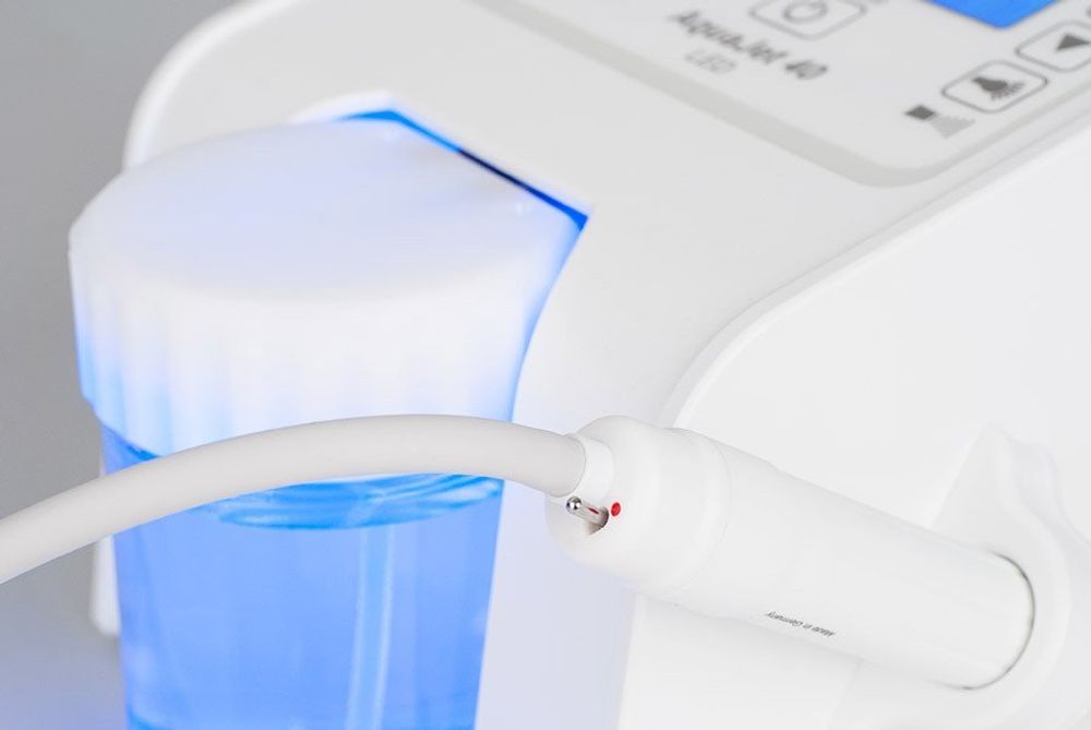 Podomaster AquaJet 40 LED - Педикюрный аппарат со спреем и подсветкой