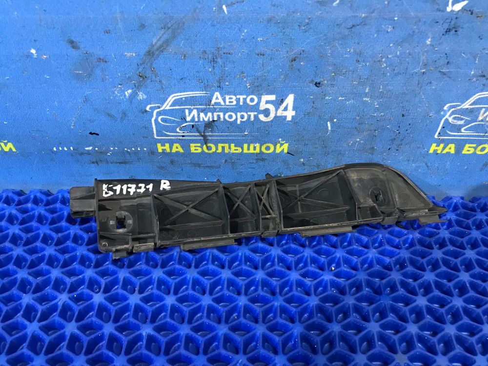 Крепление бампера переднее правое TOYOTA AVENSIS 2002-2006