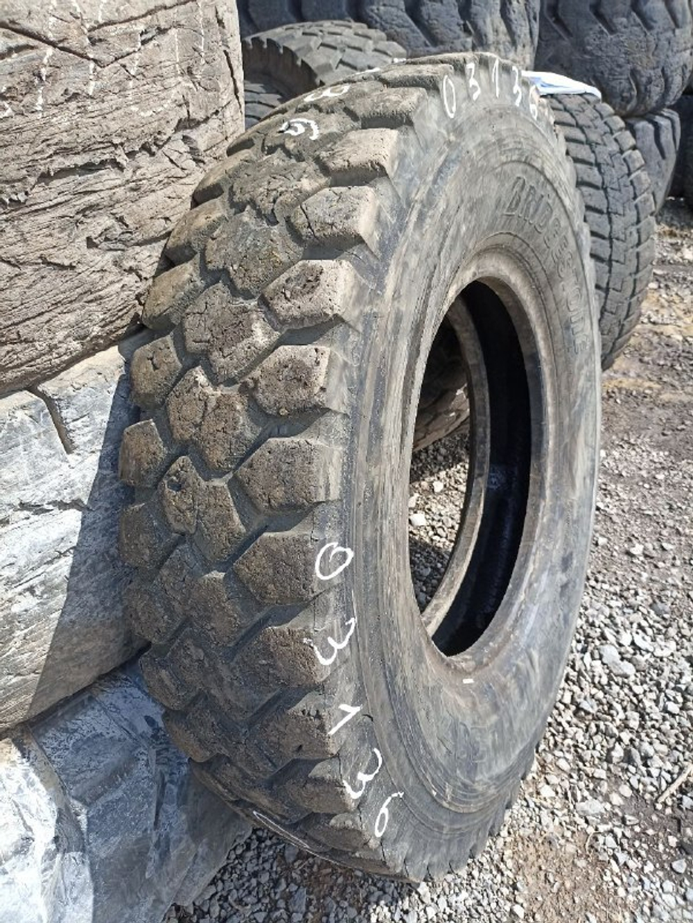325/95R24 Bridgestone L317 шина б/у