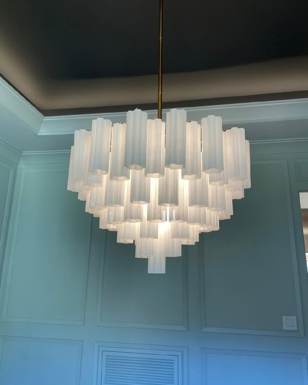 Люстра из стеклянных туб