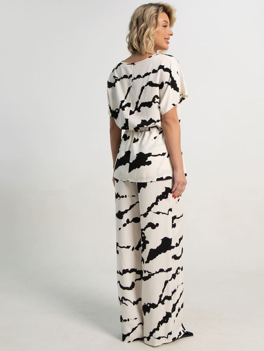 Костюм Аксиома успеха (черно-белый) К15893-5М LT Collection