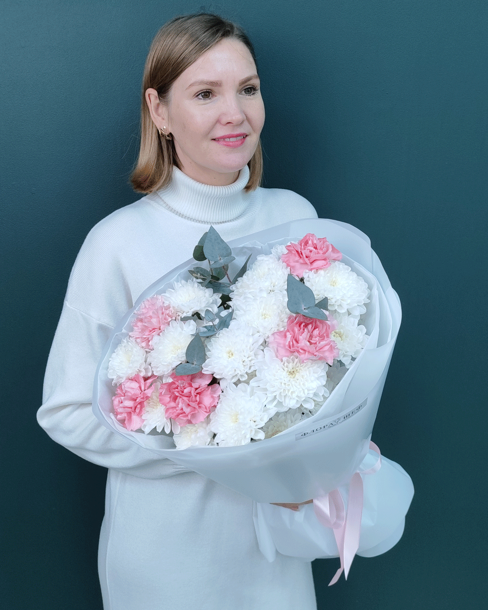 Букет из диантусов,хризантемы и эвкалипта(00427)