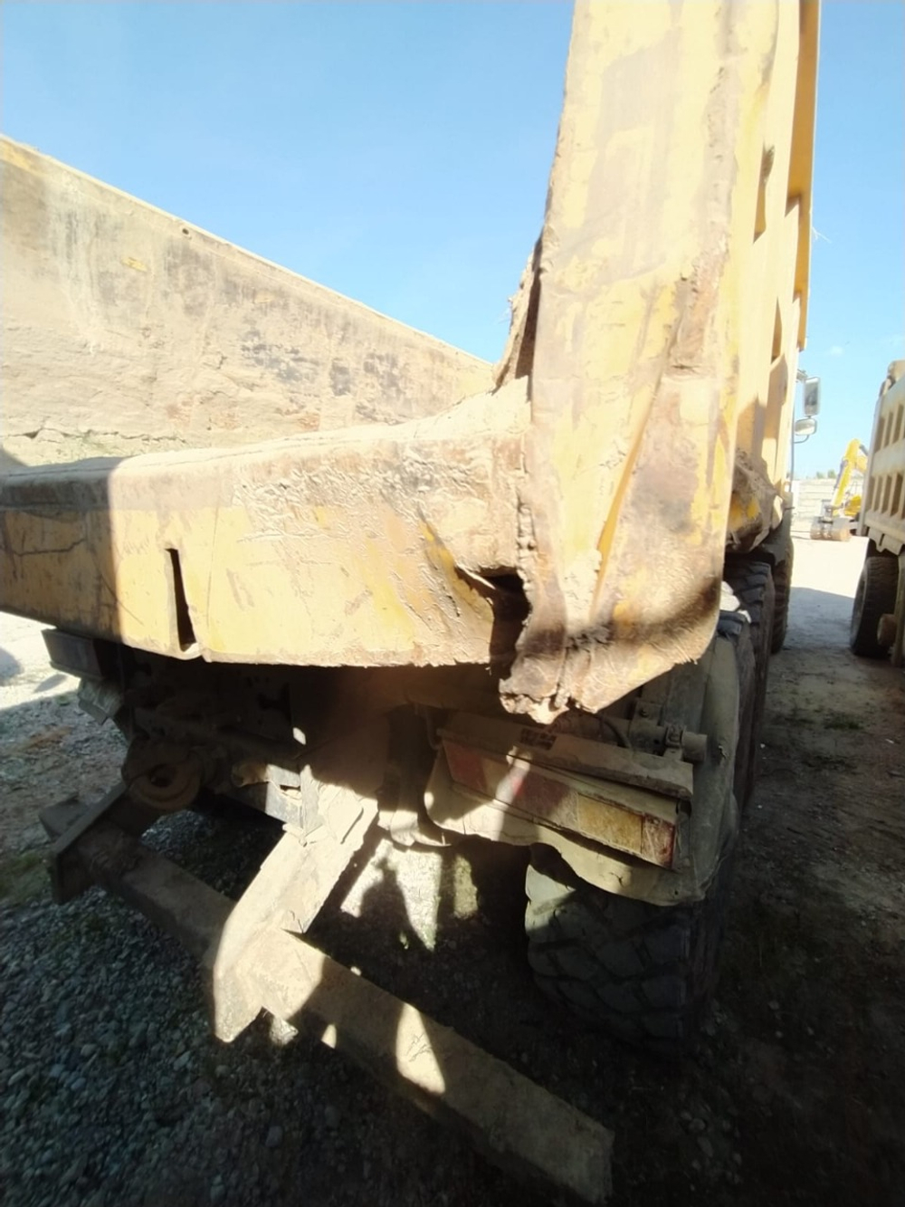 МАЗ 6517 6x6 Самосвал 6517X9-410-051 (Дизельный, 14,9 л, 418 л.с., МТ)