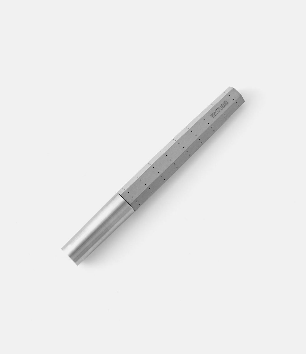 22 Studio Module Fountain Pen Original — перьевая ручка из бетона