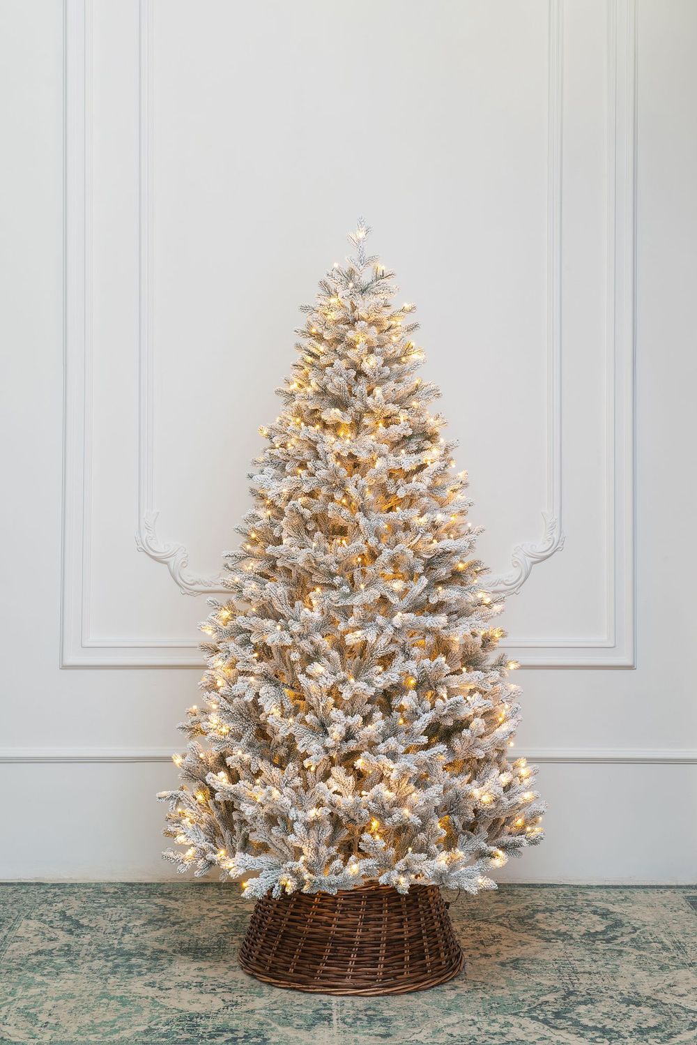 Заснеженная елка с гирляндой «Алтайская» теплый свет (Литая) от 1.8 м до 3 м