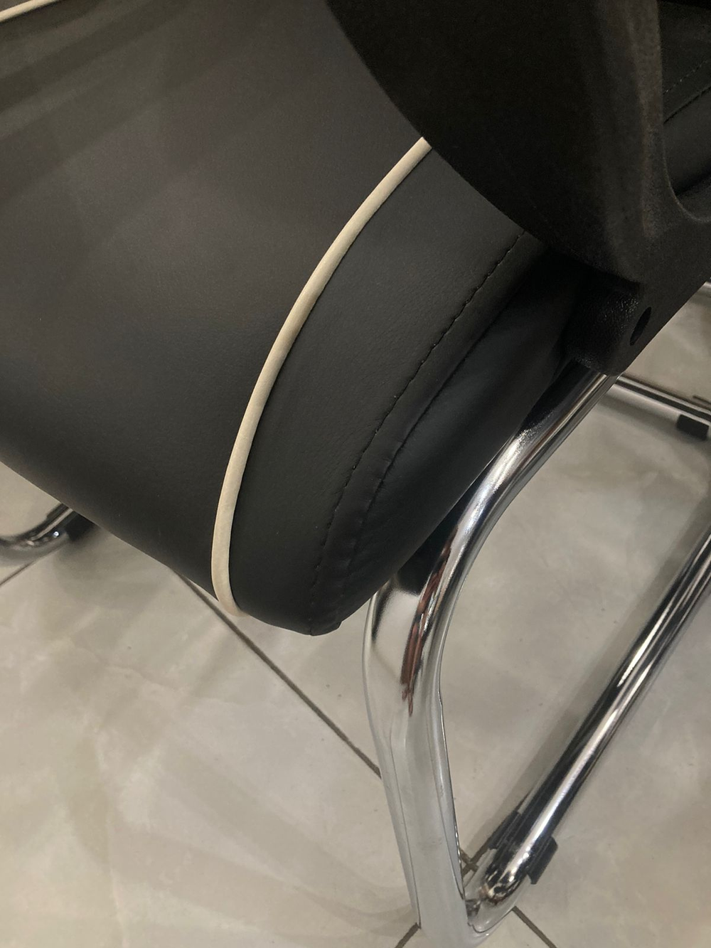 Кресло Премьер-5 L (П) черный Полозья