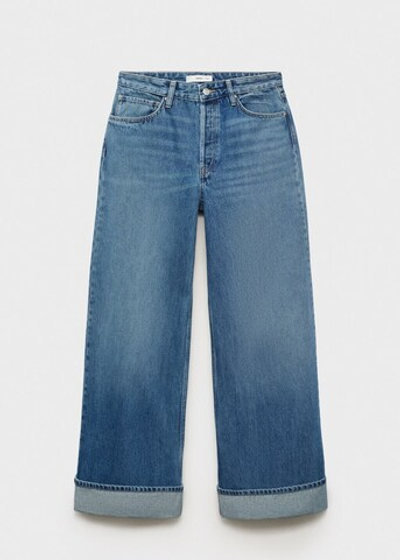 Джинсы с широкими штанинами и отворотами по низу