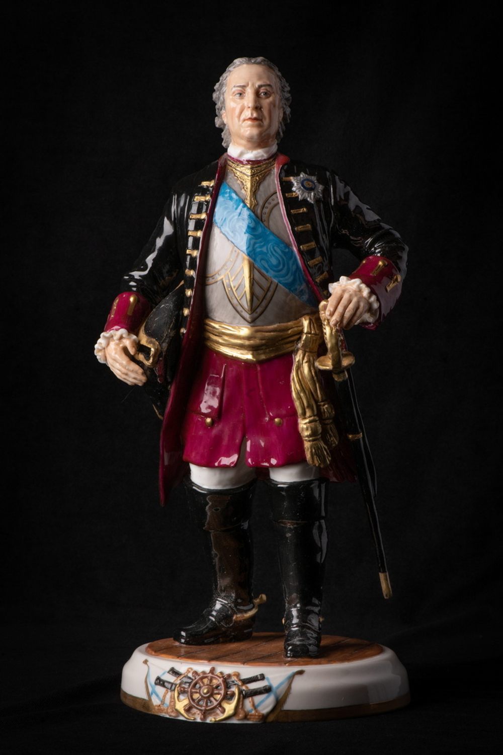 Статуэтка. Фарфор. Солдат. Апраксин Фёдор Матвеевич - Русский флотоводец. Россия