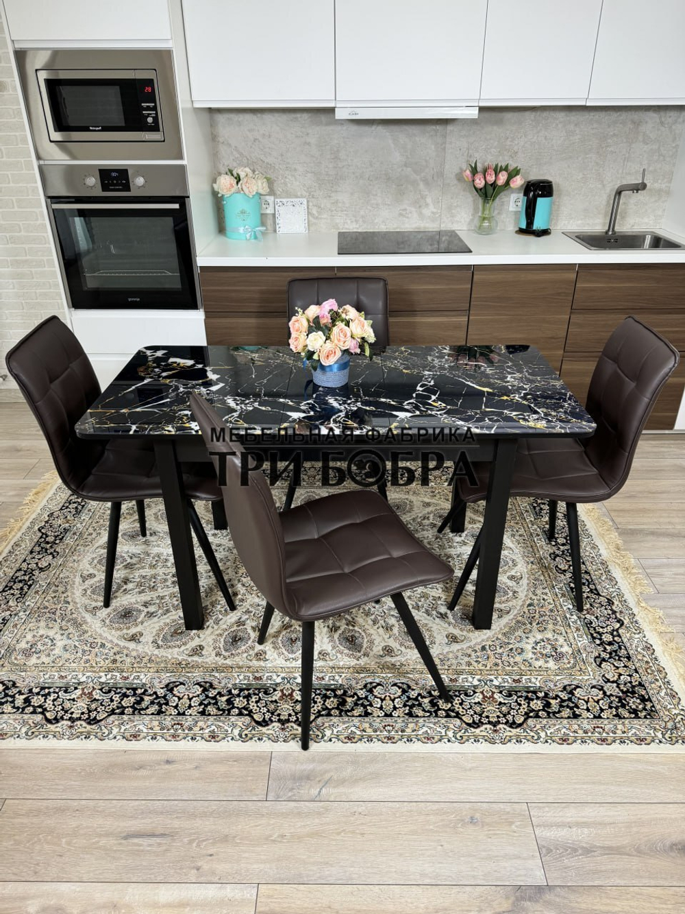 Стеклянный раздвижной стол "Черный мрамор" и стулья "ГУЧИ" коричневый