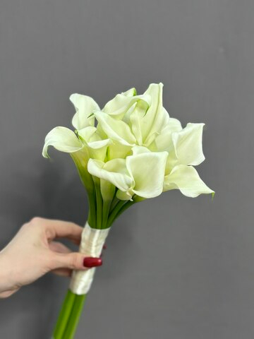 Букет невесты с белыми каллами