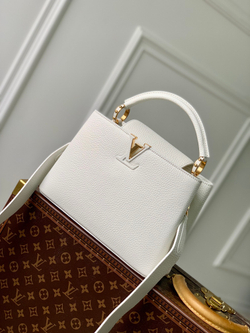 Louis Vuitton Capucines BB