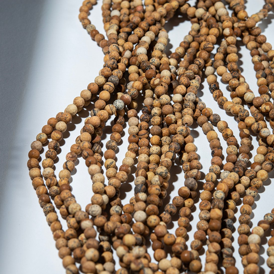 Известняк окварцованный (пейзажная яшма) натуральный сатиновый, 4,7мм, шар