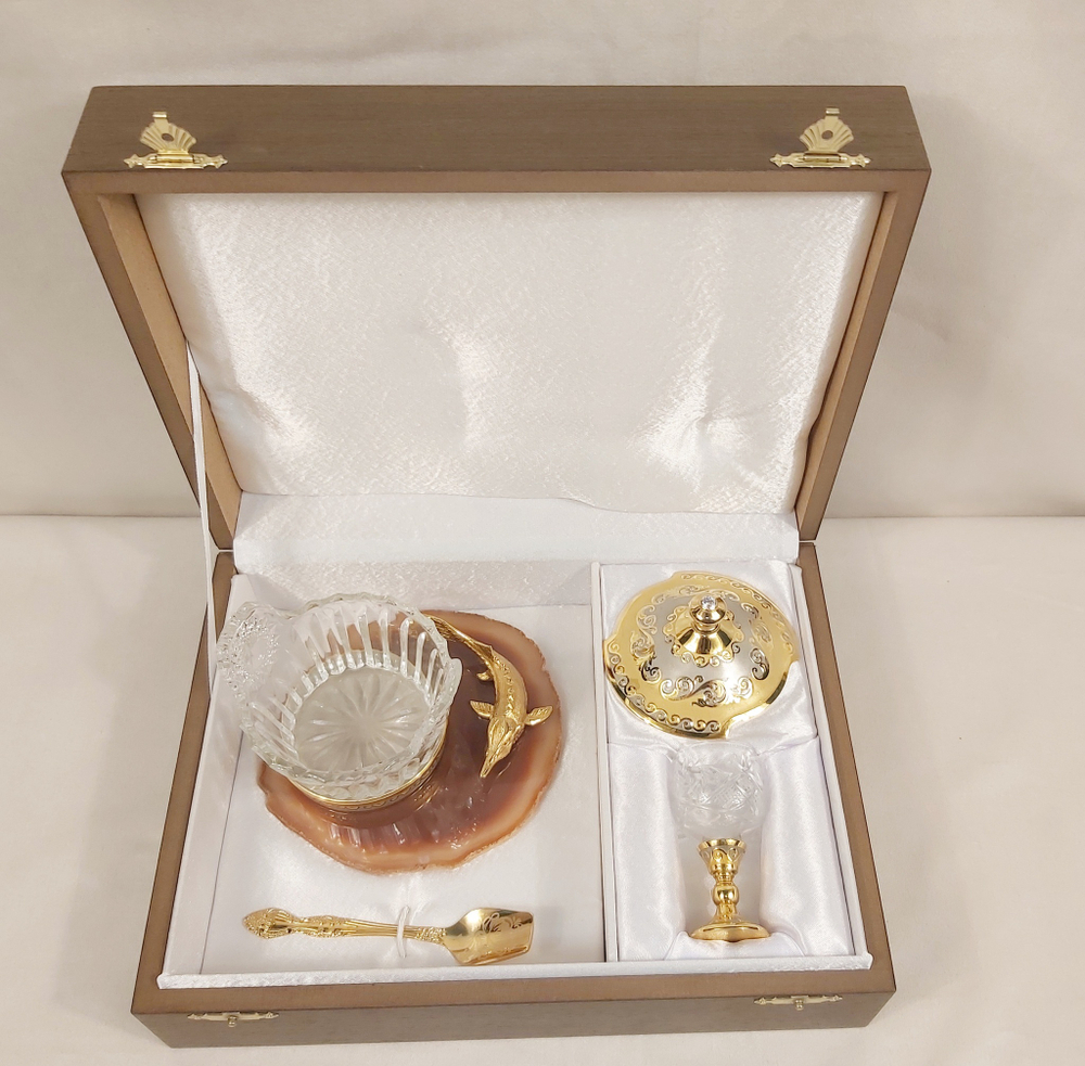 Икорница "Осетринка" с крышечкой на агате с рюмочкой