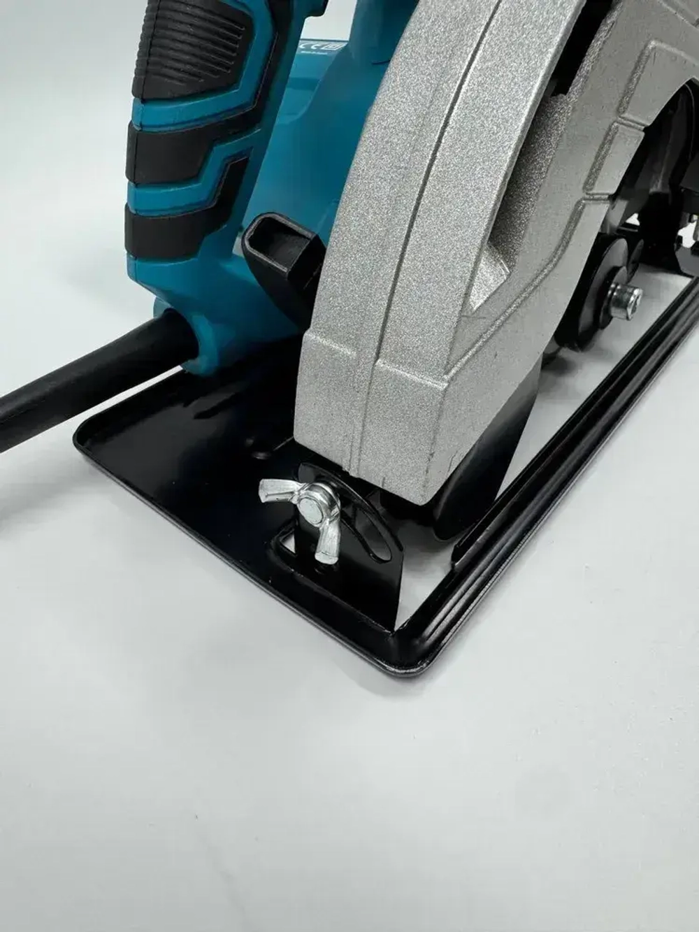 Makita Циркулярная пила дисковая электрическая сетевая с лазером 1650 Вт