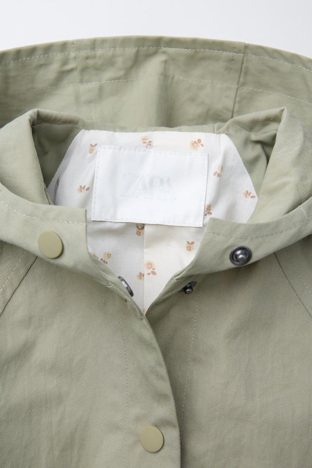 ZARA ПАРКА С ПОДКЛАДКОЙ С ЦВЕТОЧНЫМ ПРИНТОМ, СВЕТЛЫЙ ХАКИ