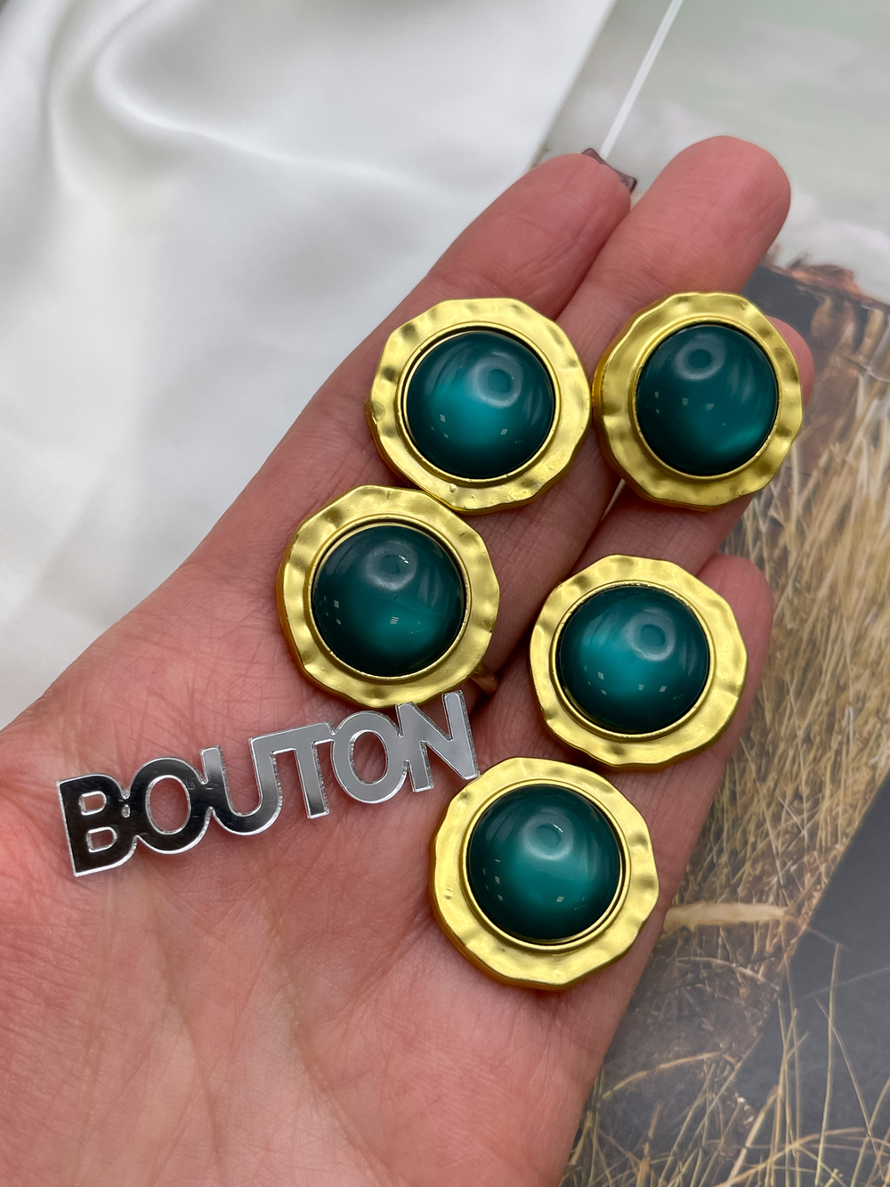 Пуговицы Скиапар. матовое золото с бирюзовым (сине-зеленым) лунным камнем