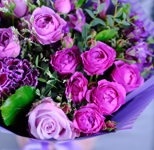 Купить Букет #484 «‎Космос» с лавандовыми розами