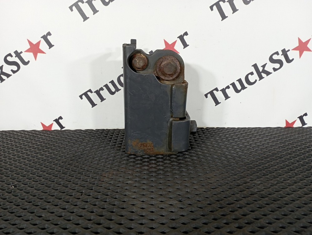 Кронштейн переднего бампера правый