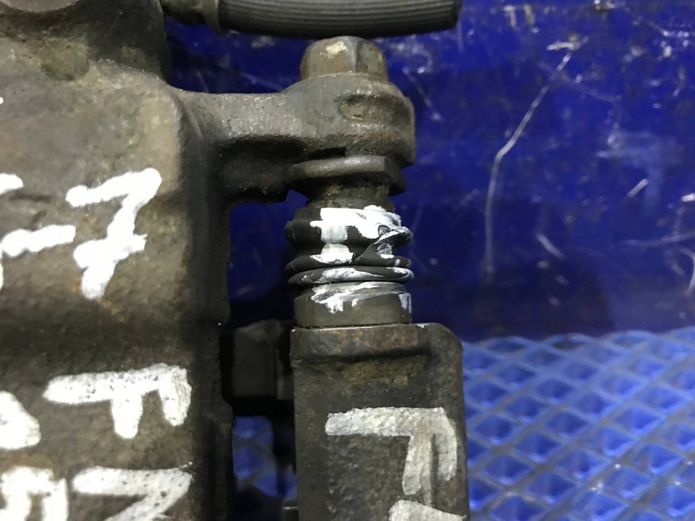 Суппорт тормозной передний левый NISSAN PULSAR 2000