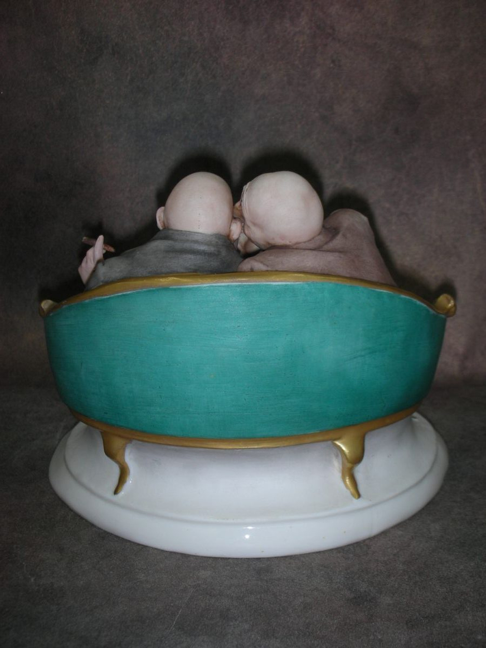 Статуэтка. Фарфор. Сплетники. Capodimonte. Италия
