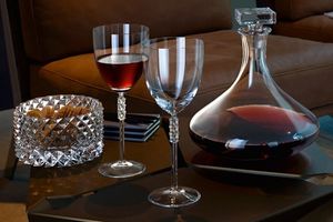 Бокалы, стаканы, графины