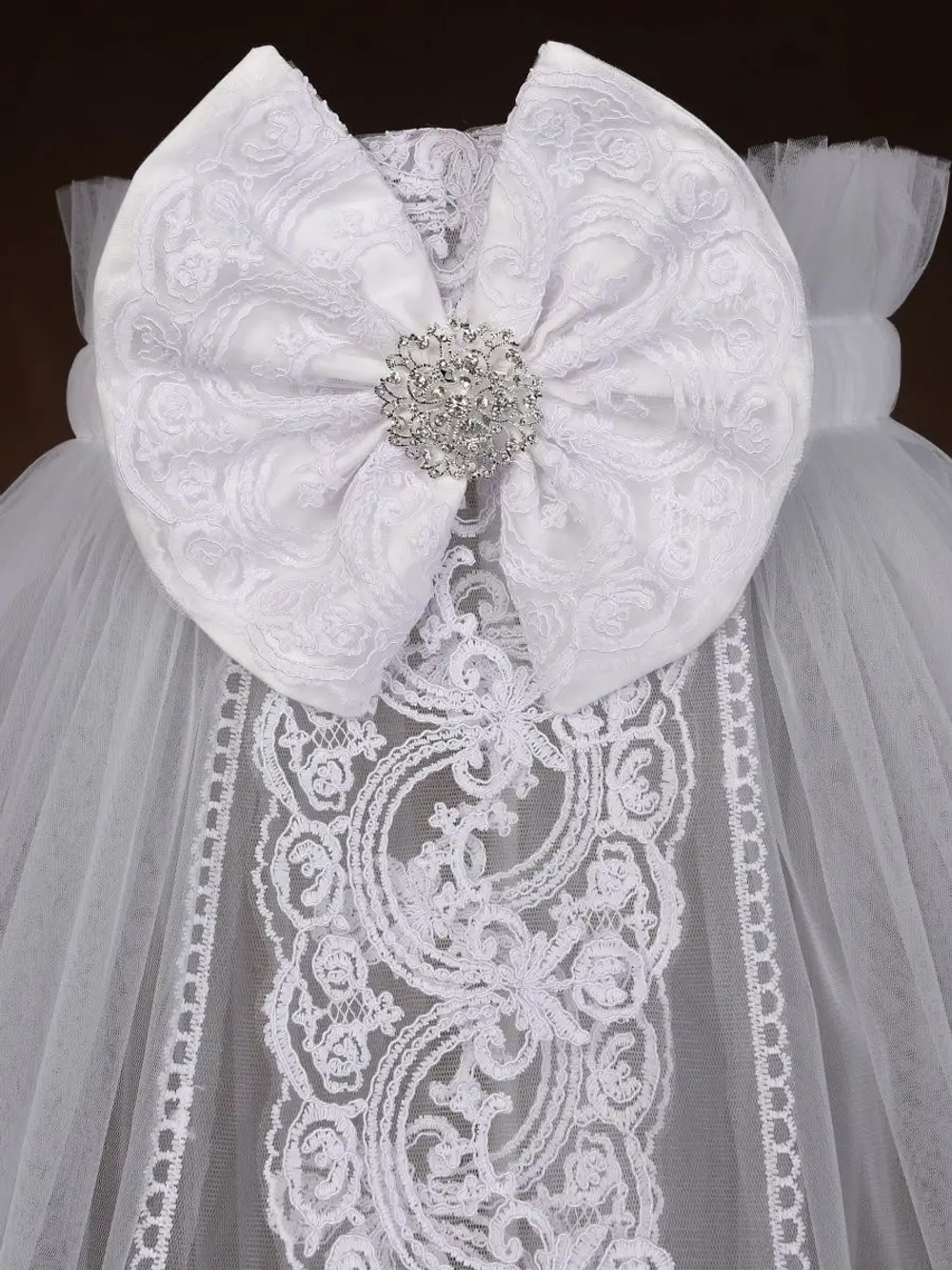 Балдахин с кружевом и брошью "Версаль"