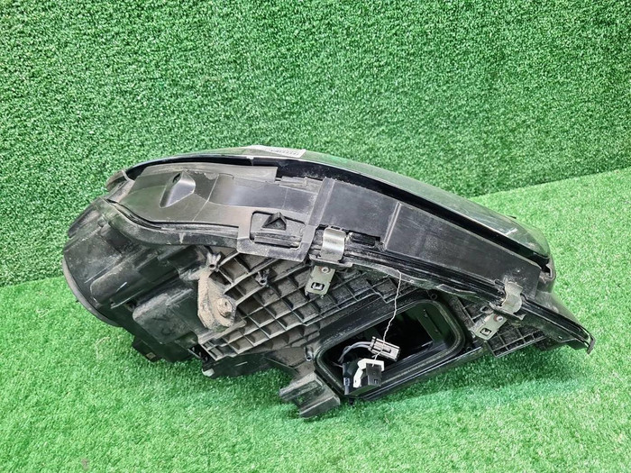 Фара правая Mercedes GLE V167 (2018-2024) LED