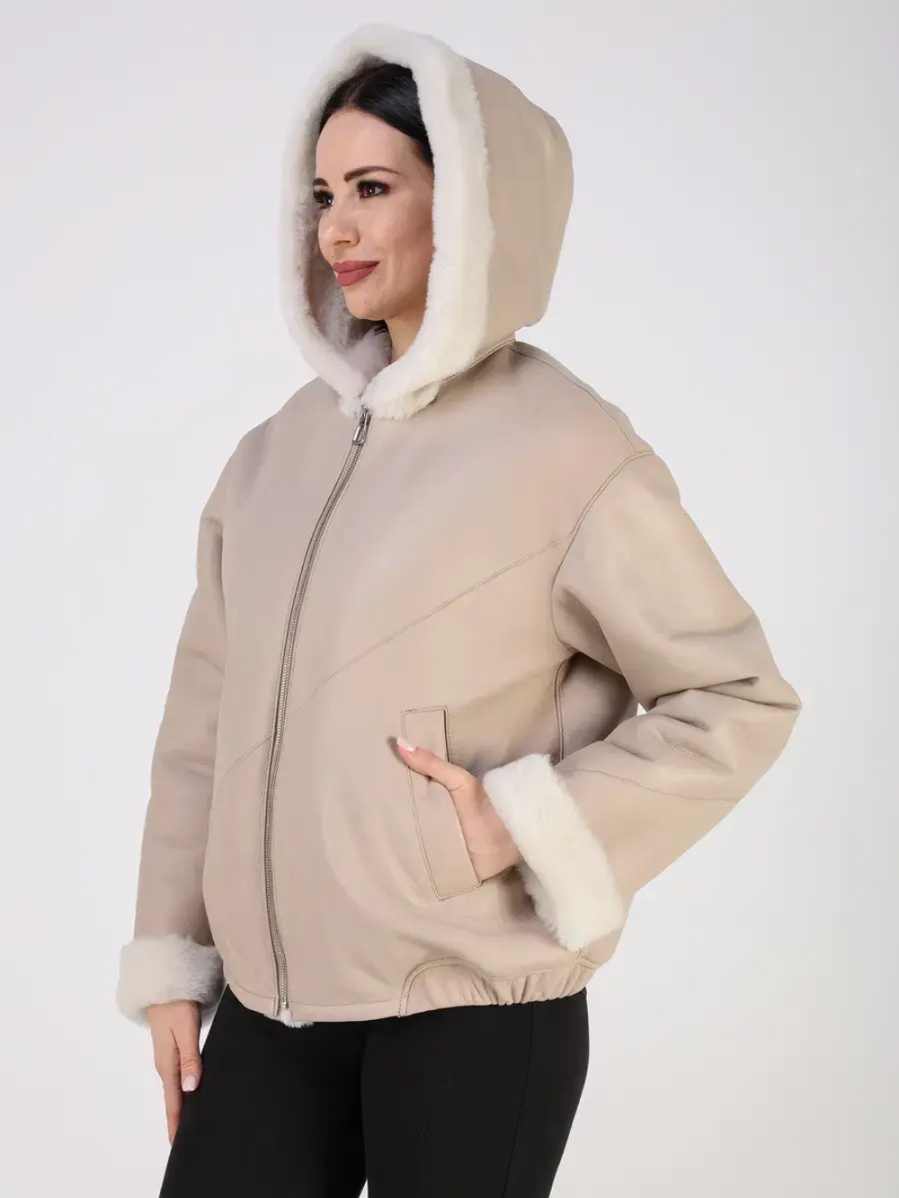 Дубленка зимняя натуральная куртка короткая с капюшоном