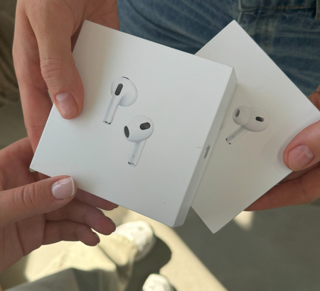 Наушники AirPods