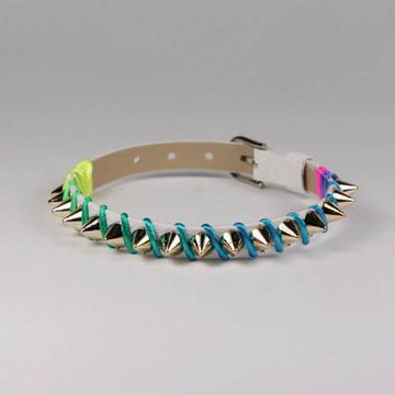 Браслет Шипы золотые ( белый фон )